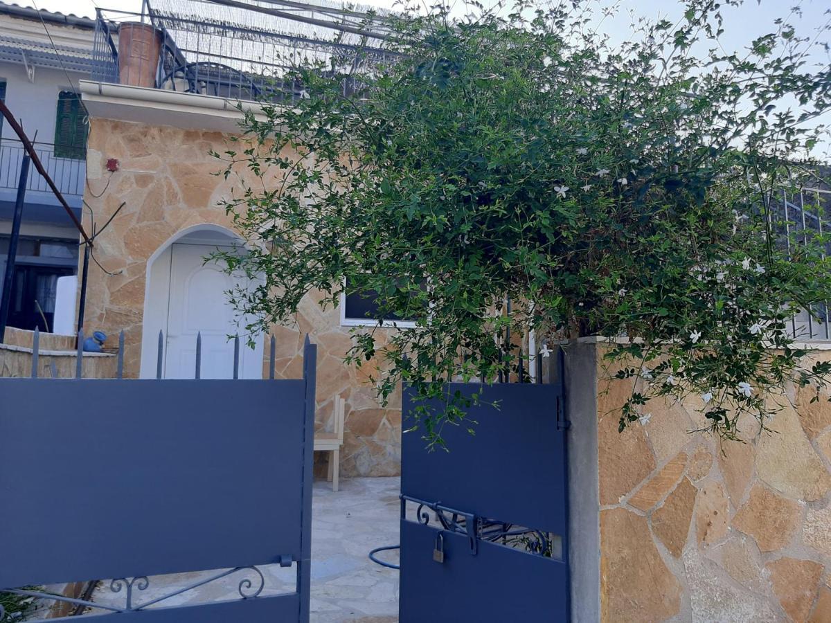 Villa Aspros - Traditionell, Ruhig Und Strandnah 라이아페이즈 외부 사진